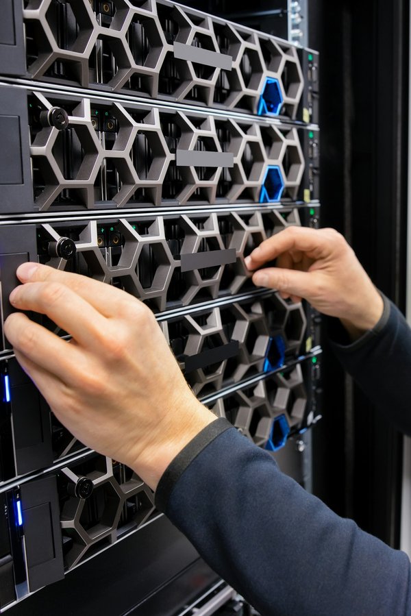 Quels sont les avantages de l'utilisation de l'infrastructure hyperconvergée pour les data centers ?